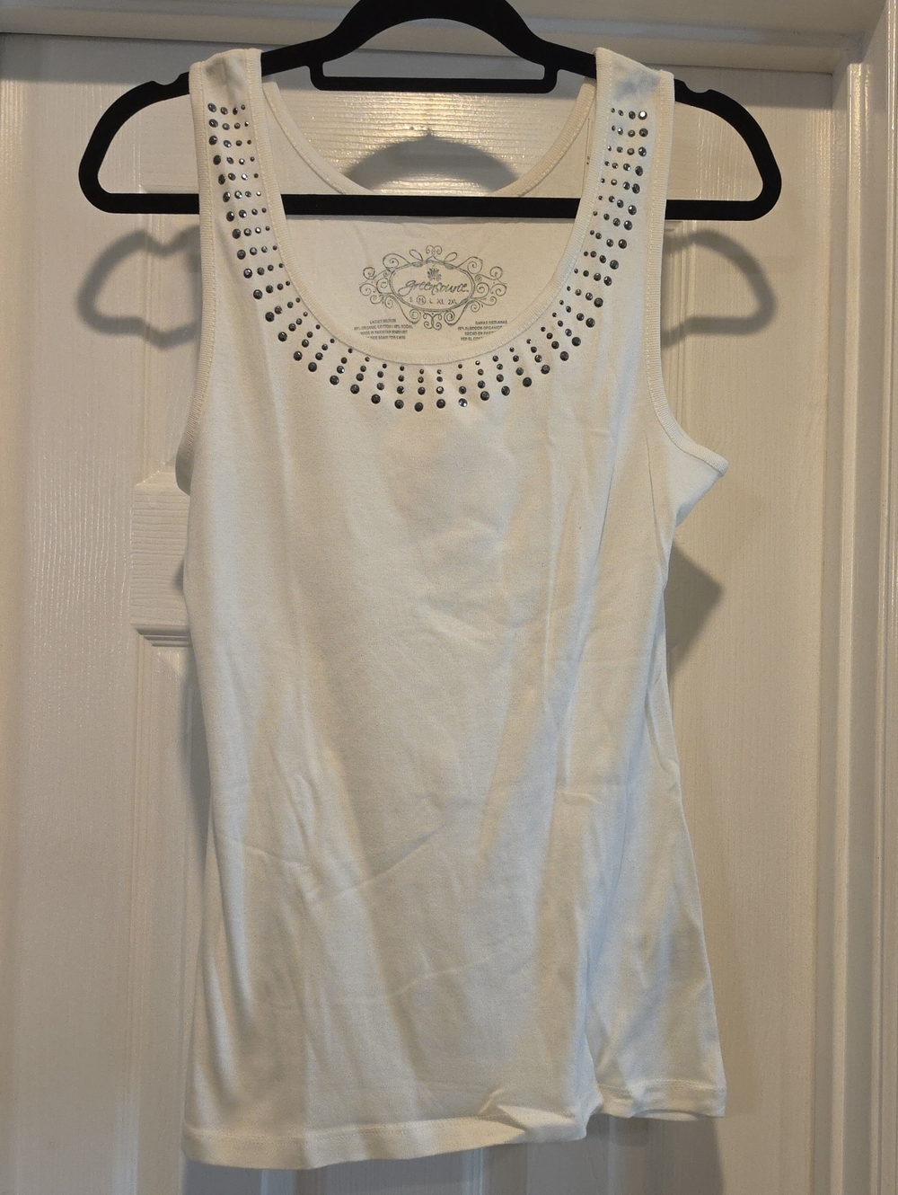 NWT-Embellished Scoop Neck White Tank Top Size Medium
